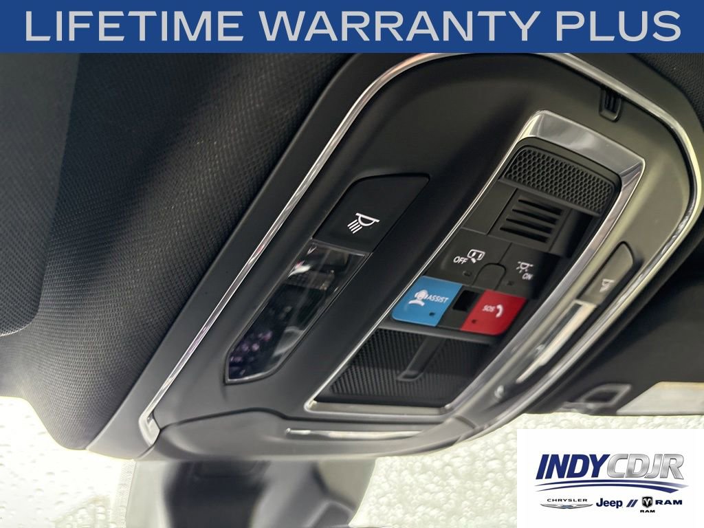 Used 2025 Jeep Grand Cherokee Laredo AWD/4WD image 19