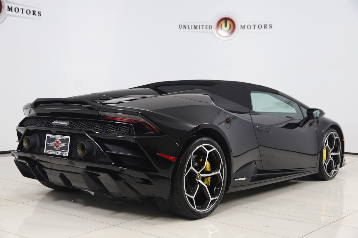 Used 2023 Lamborghini Huracan EVO RWD image 3
