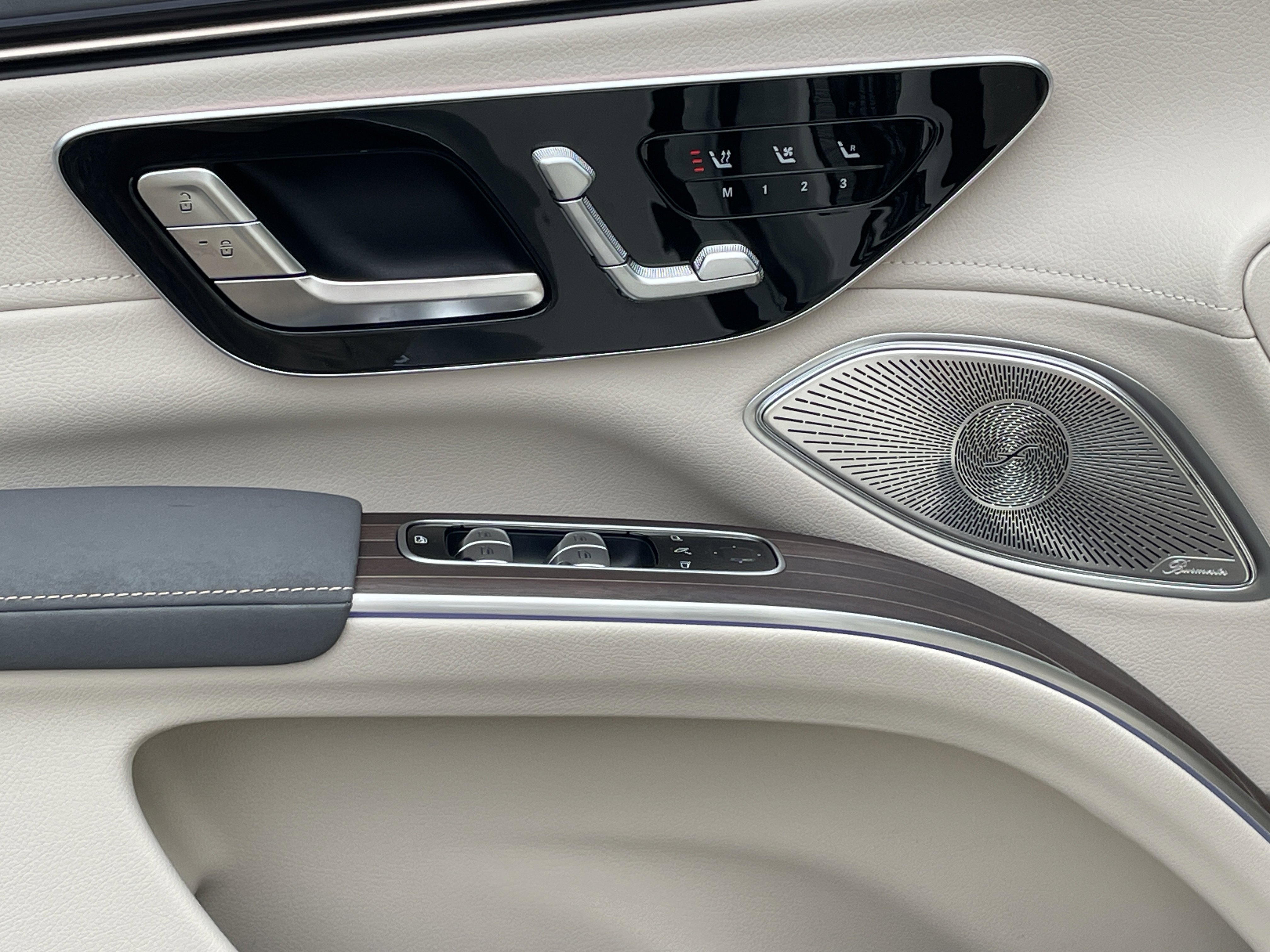 New 2026 Mercedes-Benz EQS 400 4MATIC SUV image 18