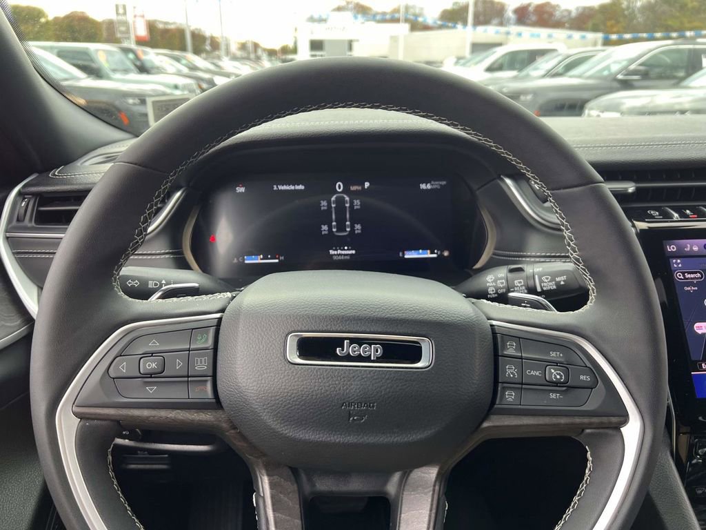 Used 2025 Jeep Grand Cherokee L Limited image 31