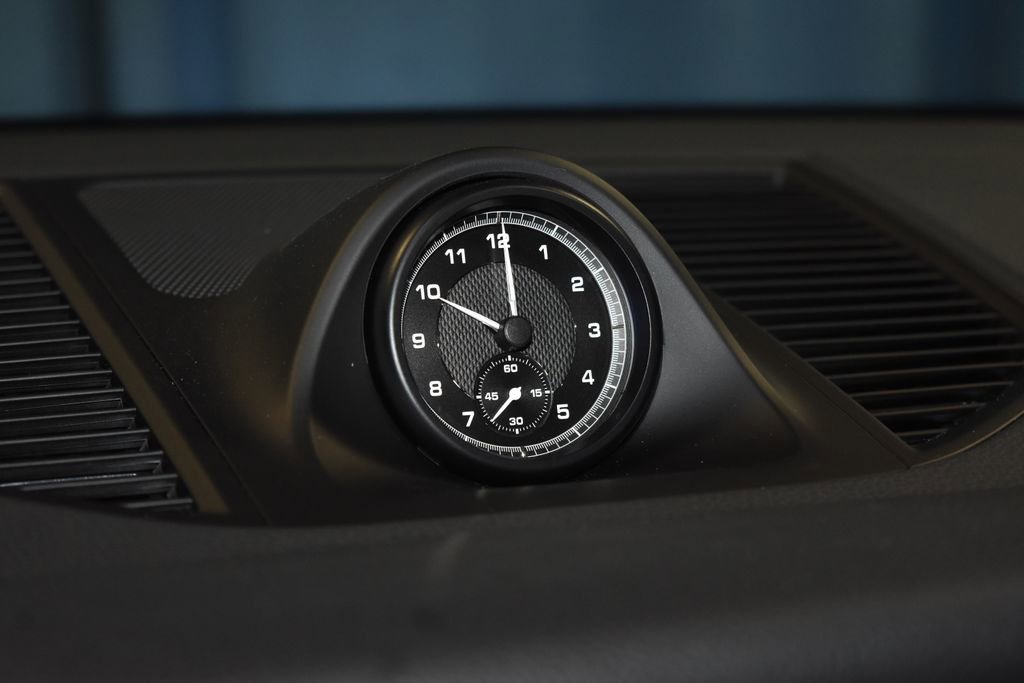 Certified 2025 Porsche Macan image 13