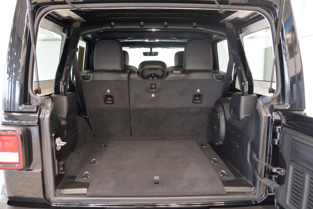 Used 2021 Jeep Wrangler Unlimited Sahara image 29