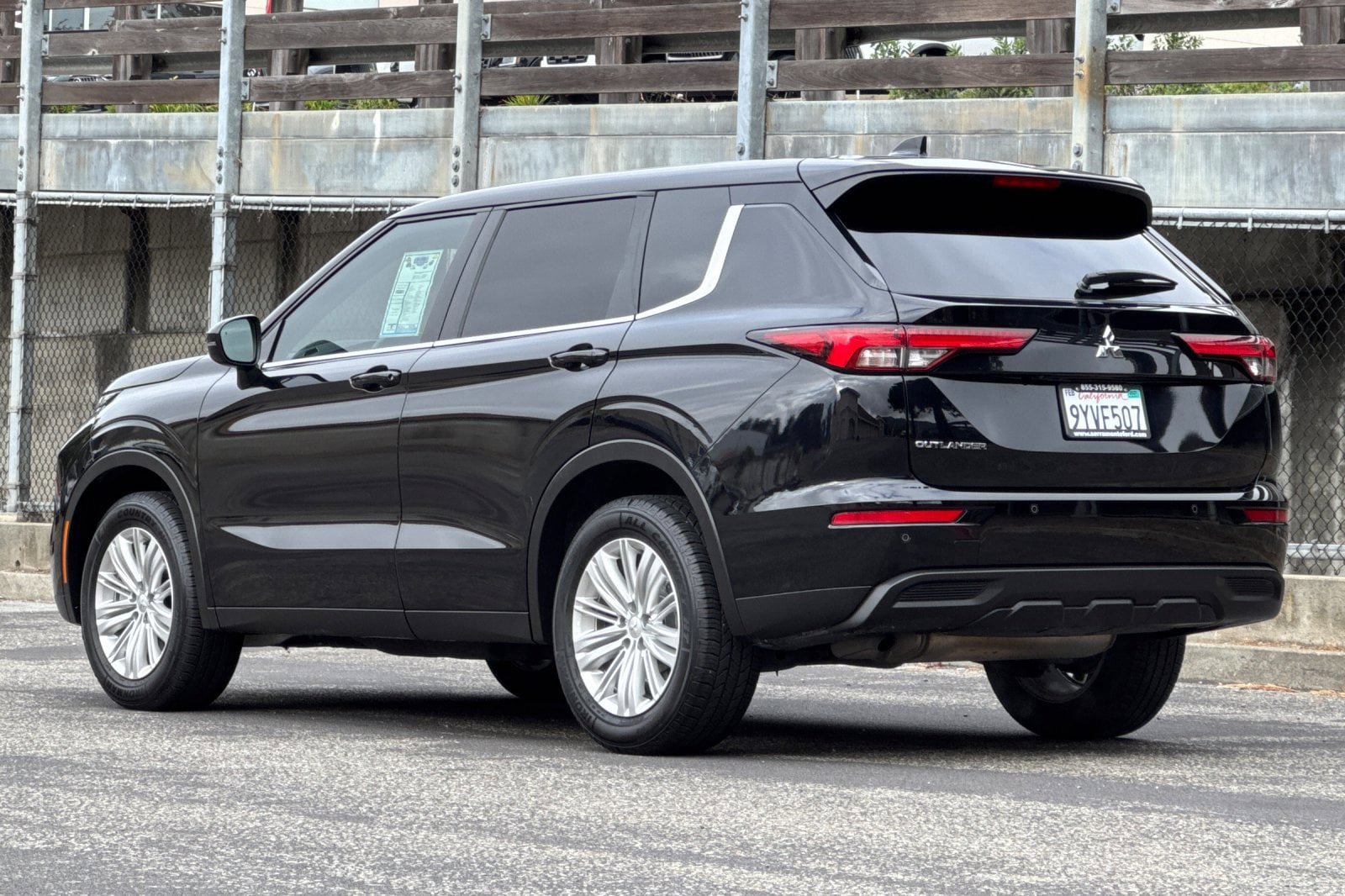 Used 2024 Mitsubishi Outlander ES FWD image 7