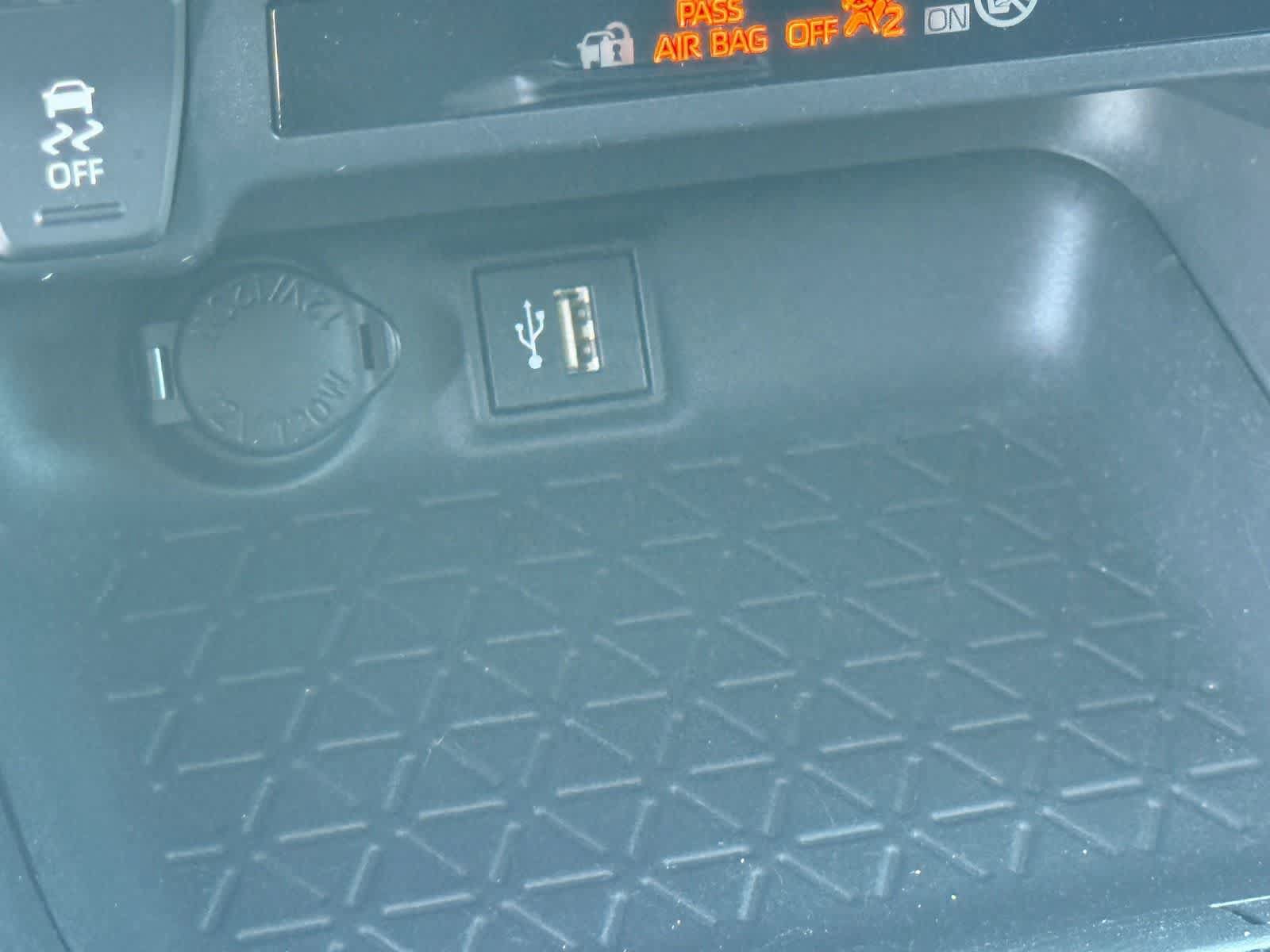 Used 2023 Toyota RAV4 LE AWD/4WD image 24