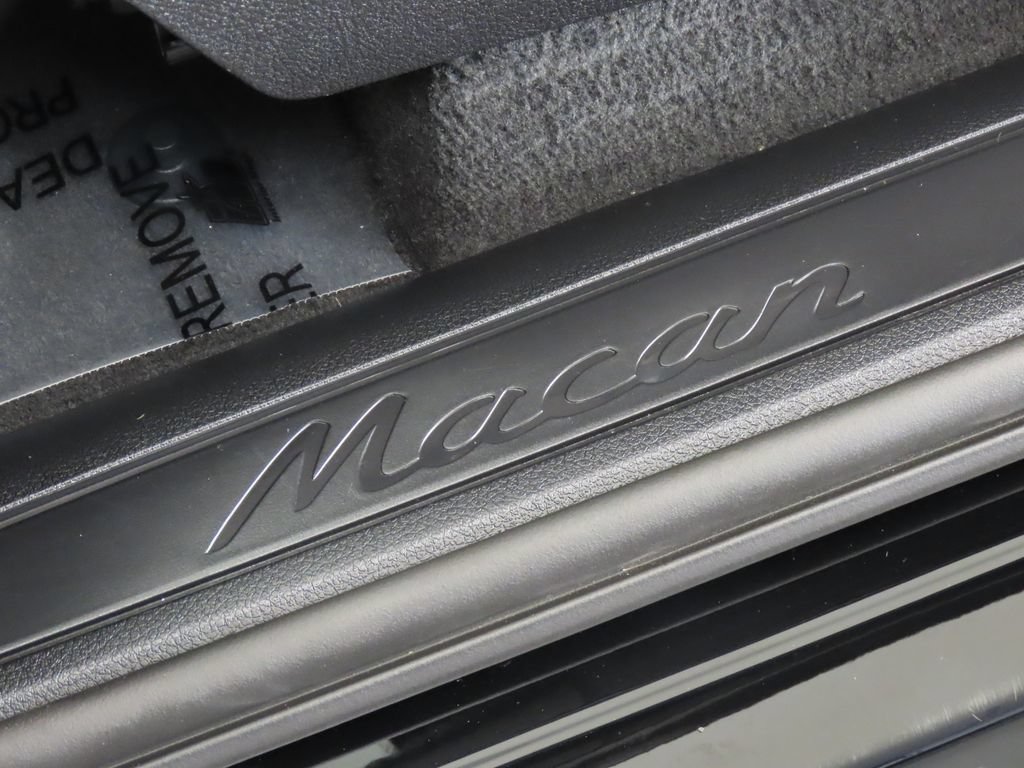 Certified 2026 Porsche Macan AWD/4WD image 41