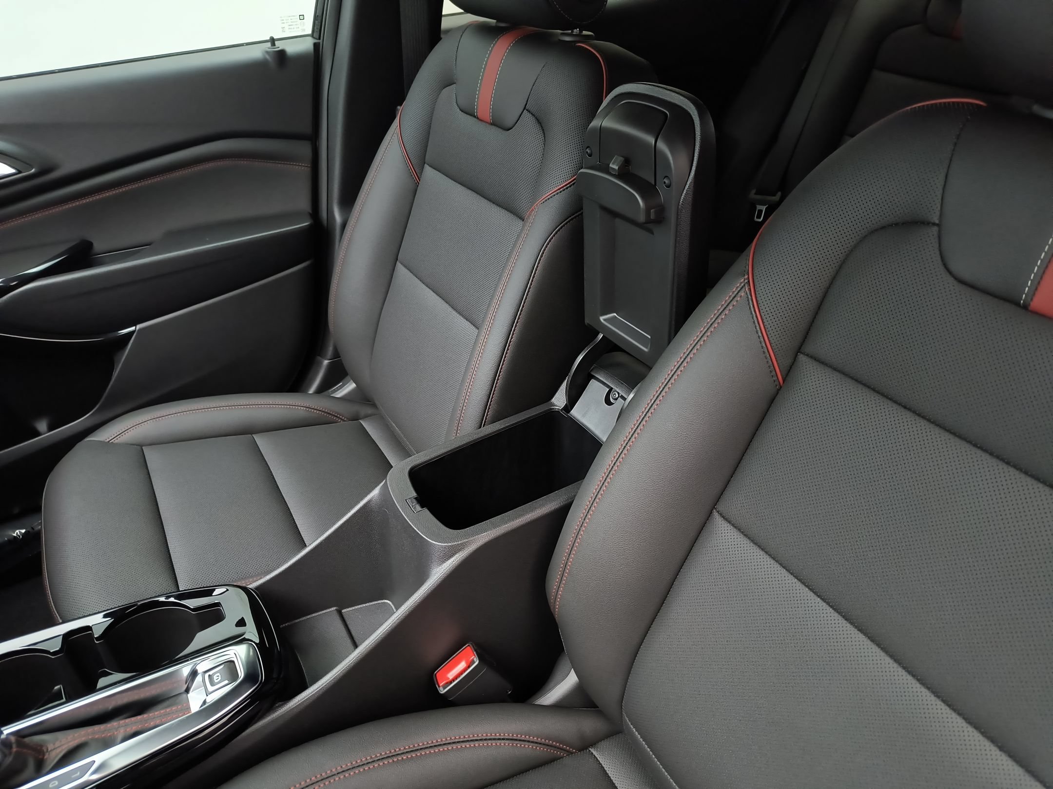New 2026 Chevrolet Trax RS w/ Sunroof Package FWD image 27