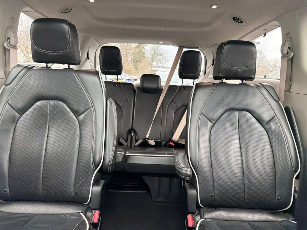 Used 2023 Chrysler Pacifica Limited FWD image 29