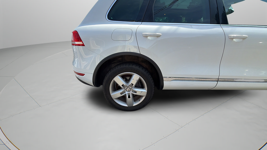 Used 2013 Volkswagen Touareg Sport AWD/4WD image 34