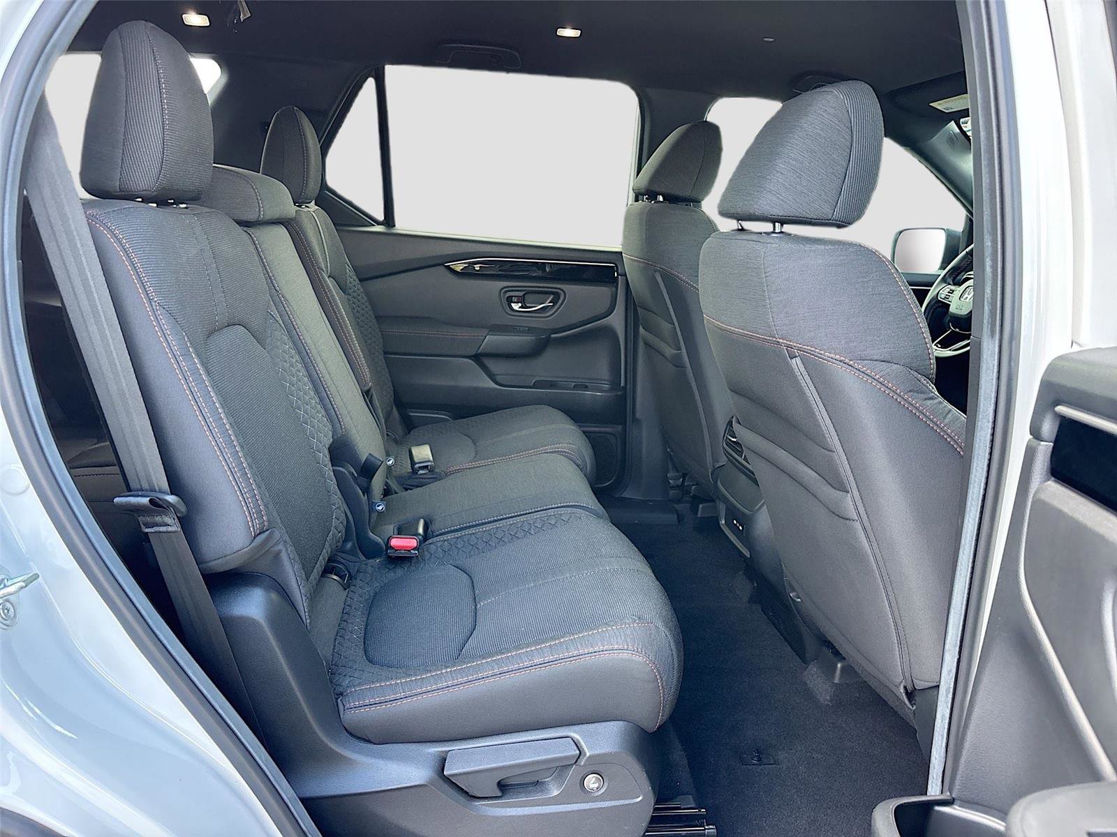 Certified 2025 Honda Pilot Sport image 31