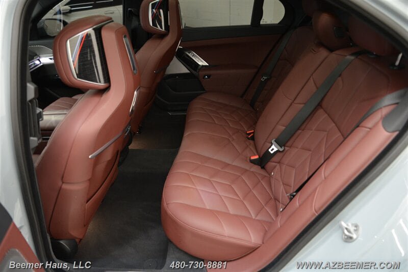 Used 2025 BMW 750e xDrive w/ Premium Package AWD/4WD image 26
