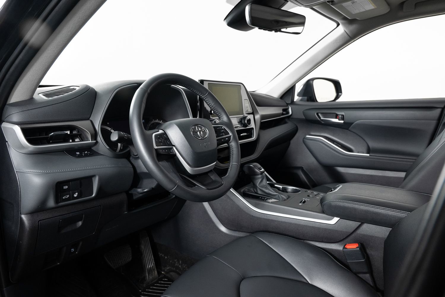 Used 2024 Toyota Highlander XLE image 12