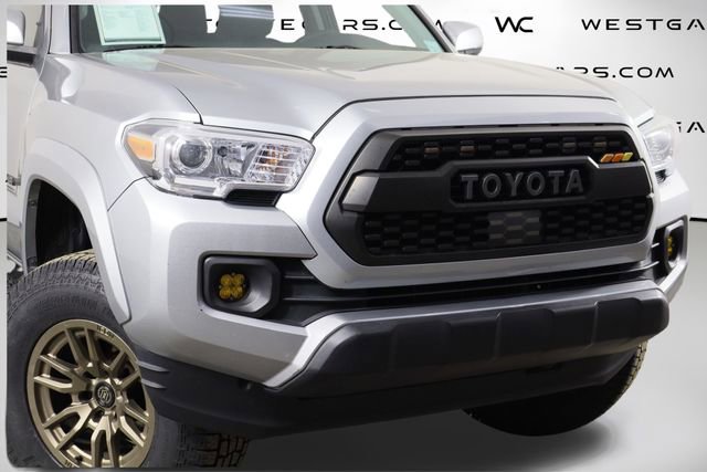 Used 2022 Toyota Tacoma SR5 w/ Technology Package RWD image 40