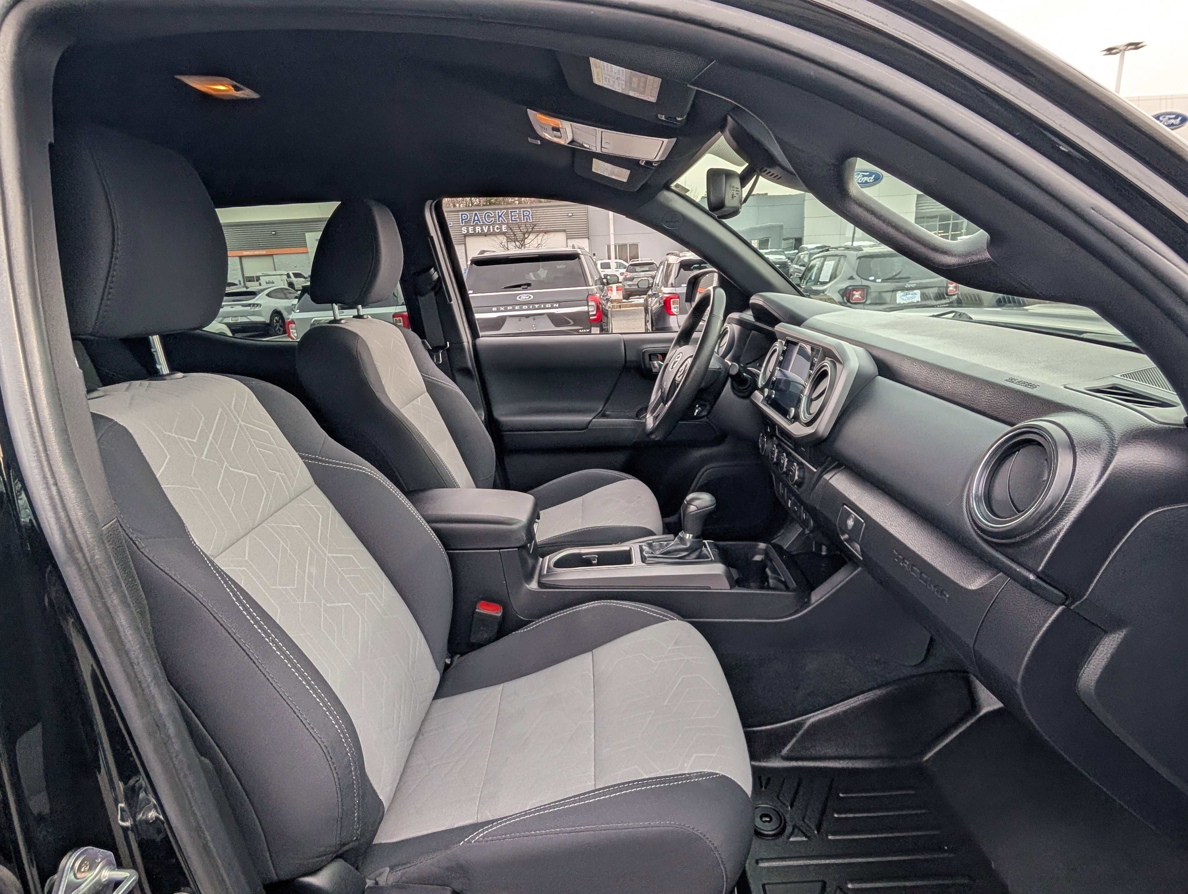 Used 2022 Toyota Tacoma TRD Sport image 10