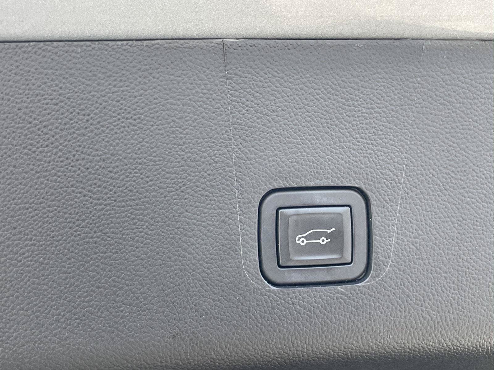 Used 2023 Chevrolet Traverse LT AWD/4WD image 10