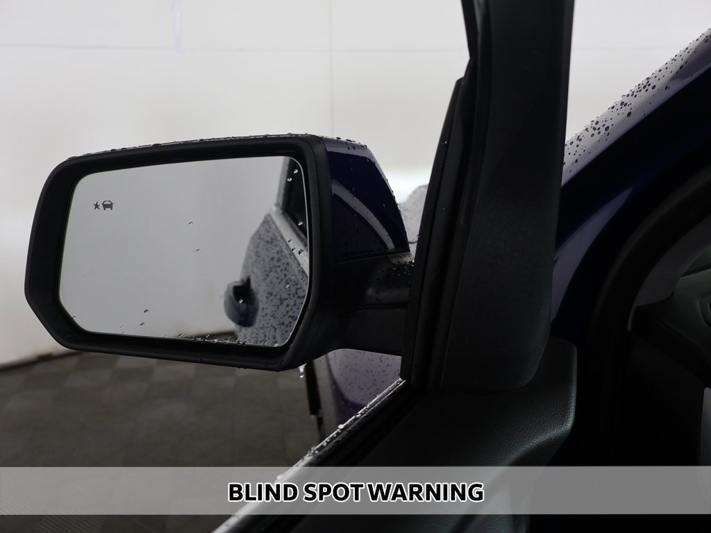 Used 2023 GMC Acadia SLE w/ Driver Convenience Package image 4