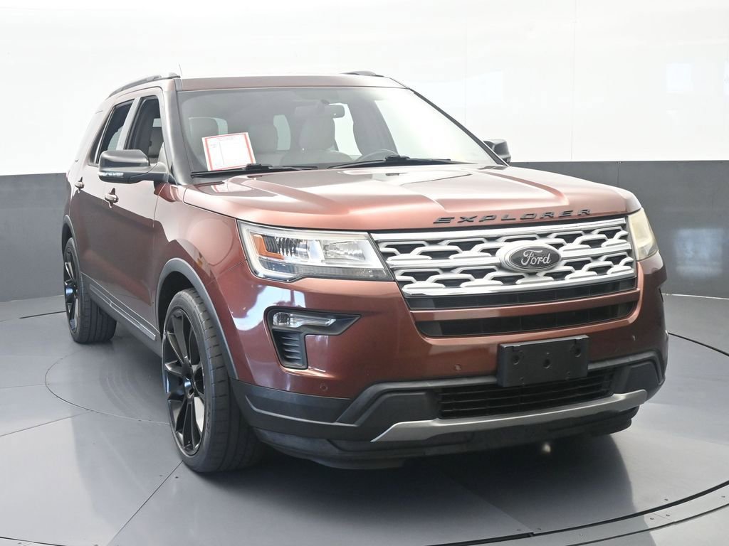 Used 2018 Ford Explorer XLT w/ Equipment Group 202A FWD image 9