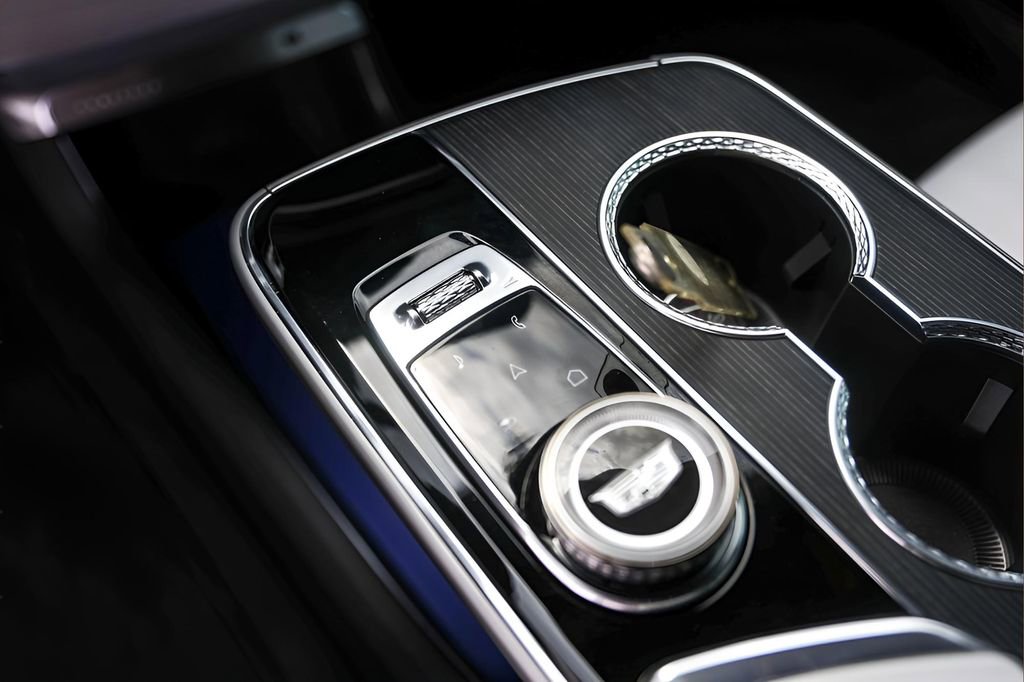 Used 2025 Cadillac Lyriq Luxury RWD image 19