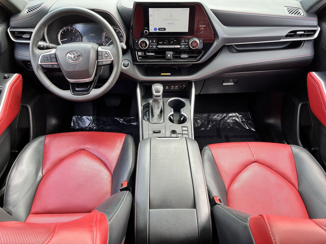 Used 2024 Toyota Highlander XSE FWD image 9