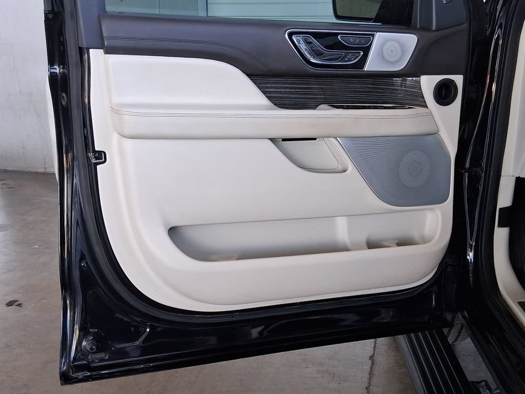 Used 2023 Lincoln Navigator L Black Label AWD/4WD image 17