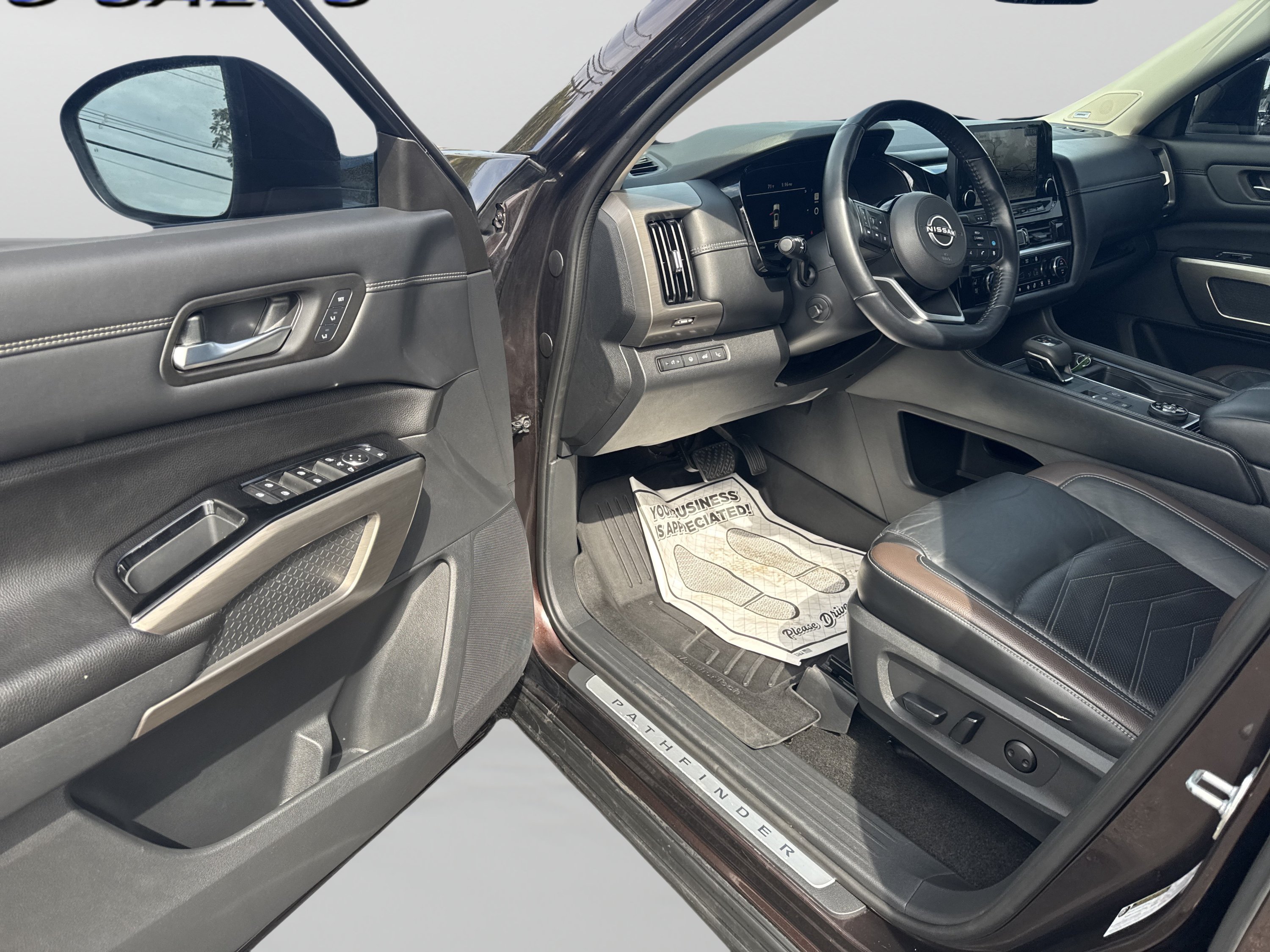 Used 2022 Nissan Pathfinder Platinum w/ Cargo Package AWD/4WD image 11