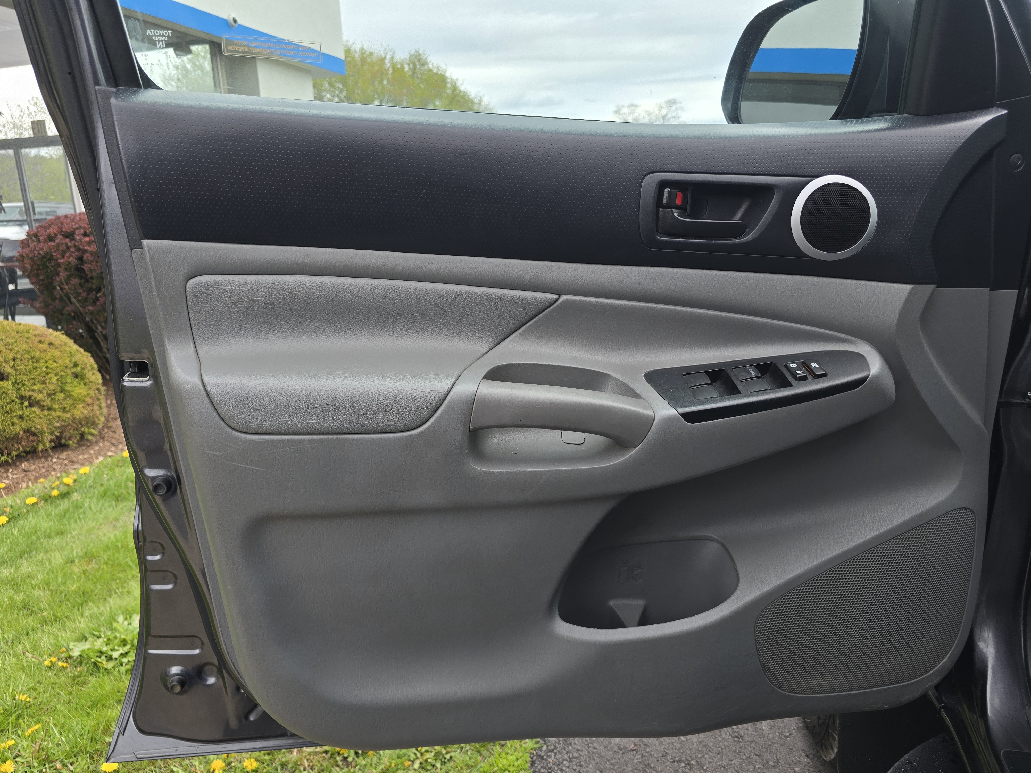 Used 2015 Toyota Tacoma 4x4 Double Cab w/ TRD Sport Package image 16