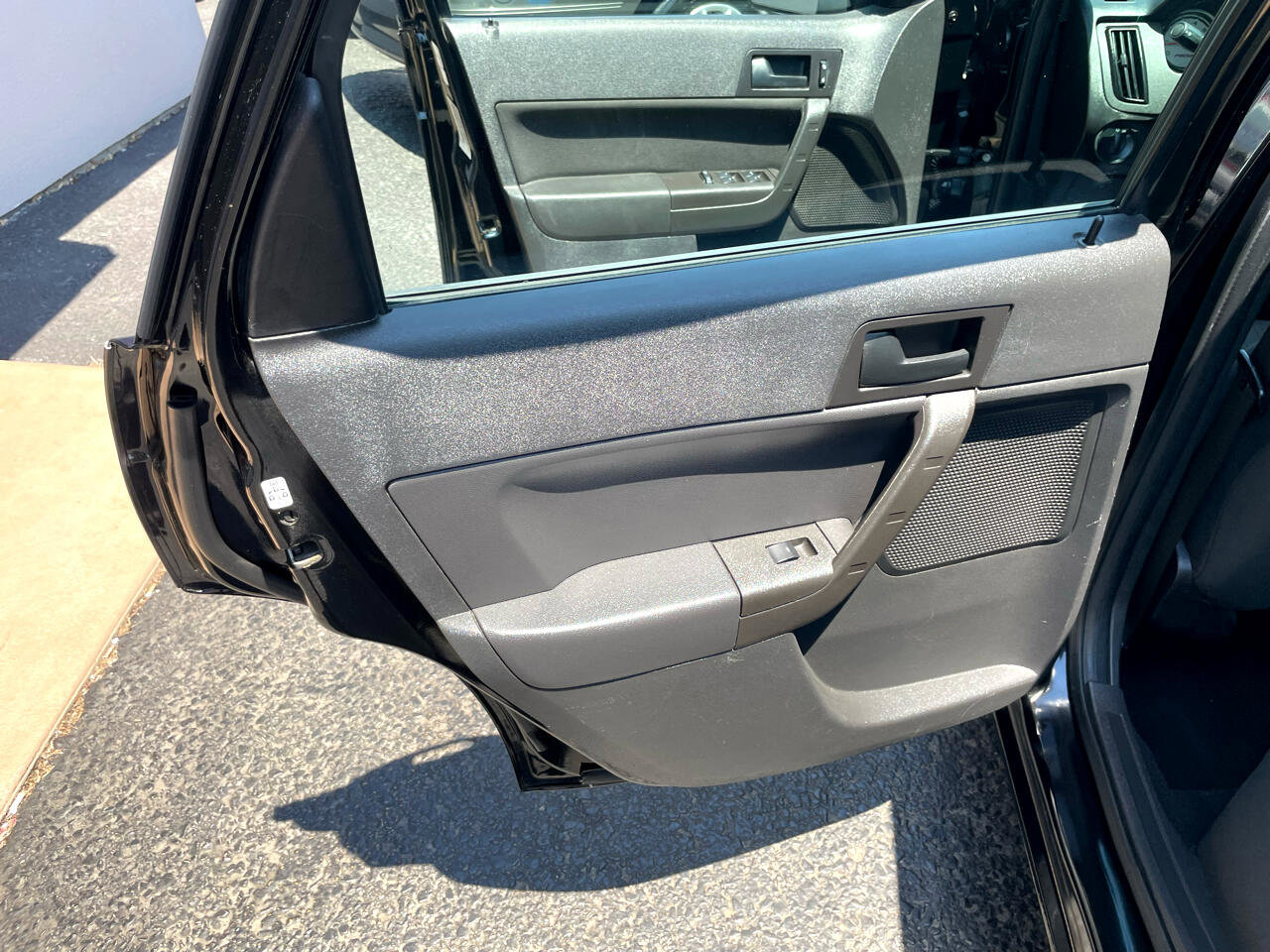 Used 2010 Ford Focus SE image 23