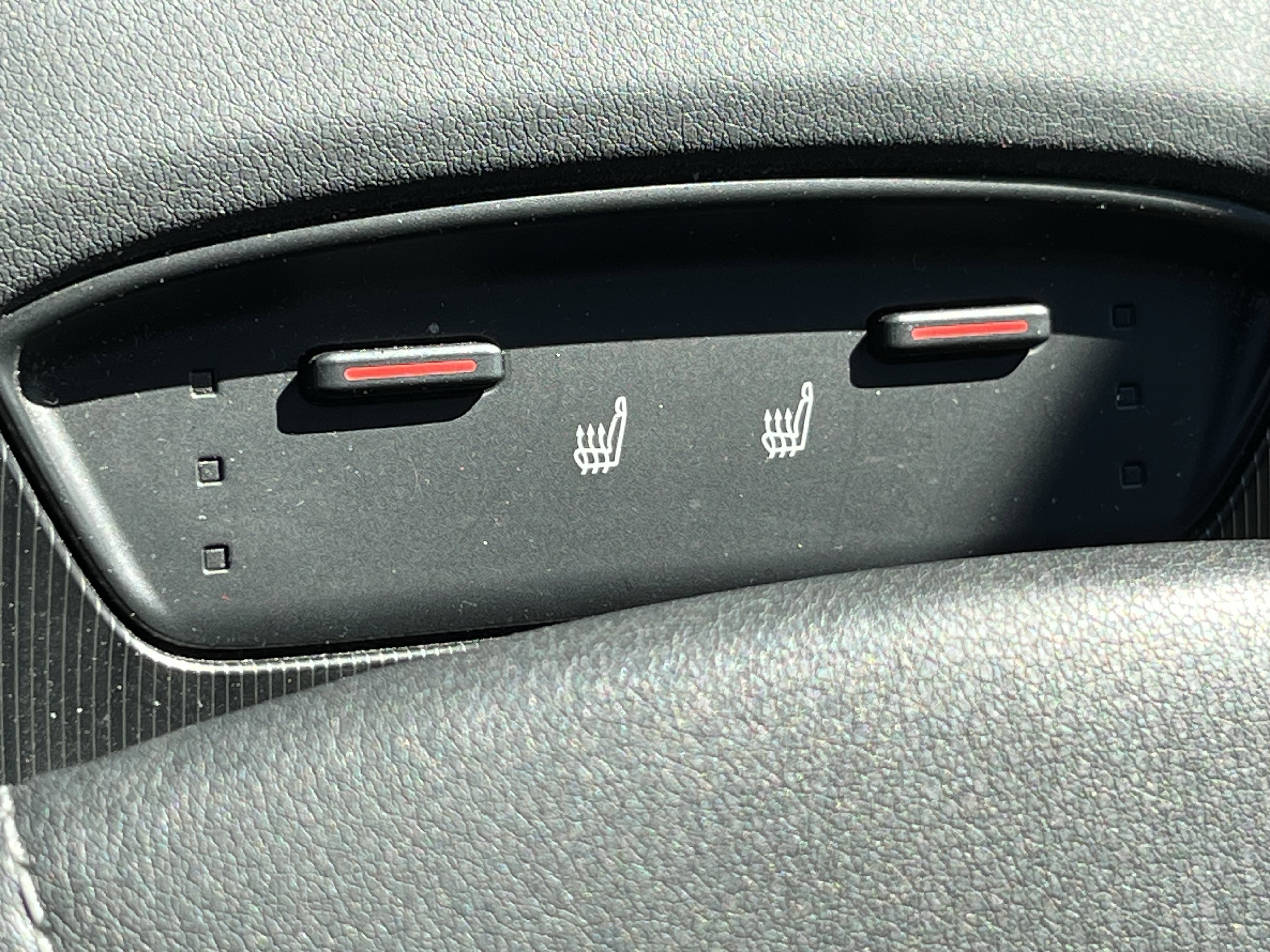 Used 2022 Toyota Venza XLE image 32