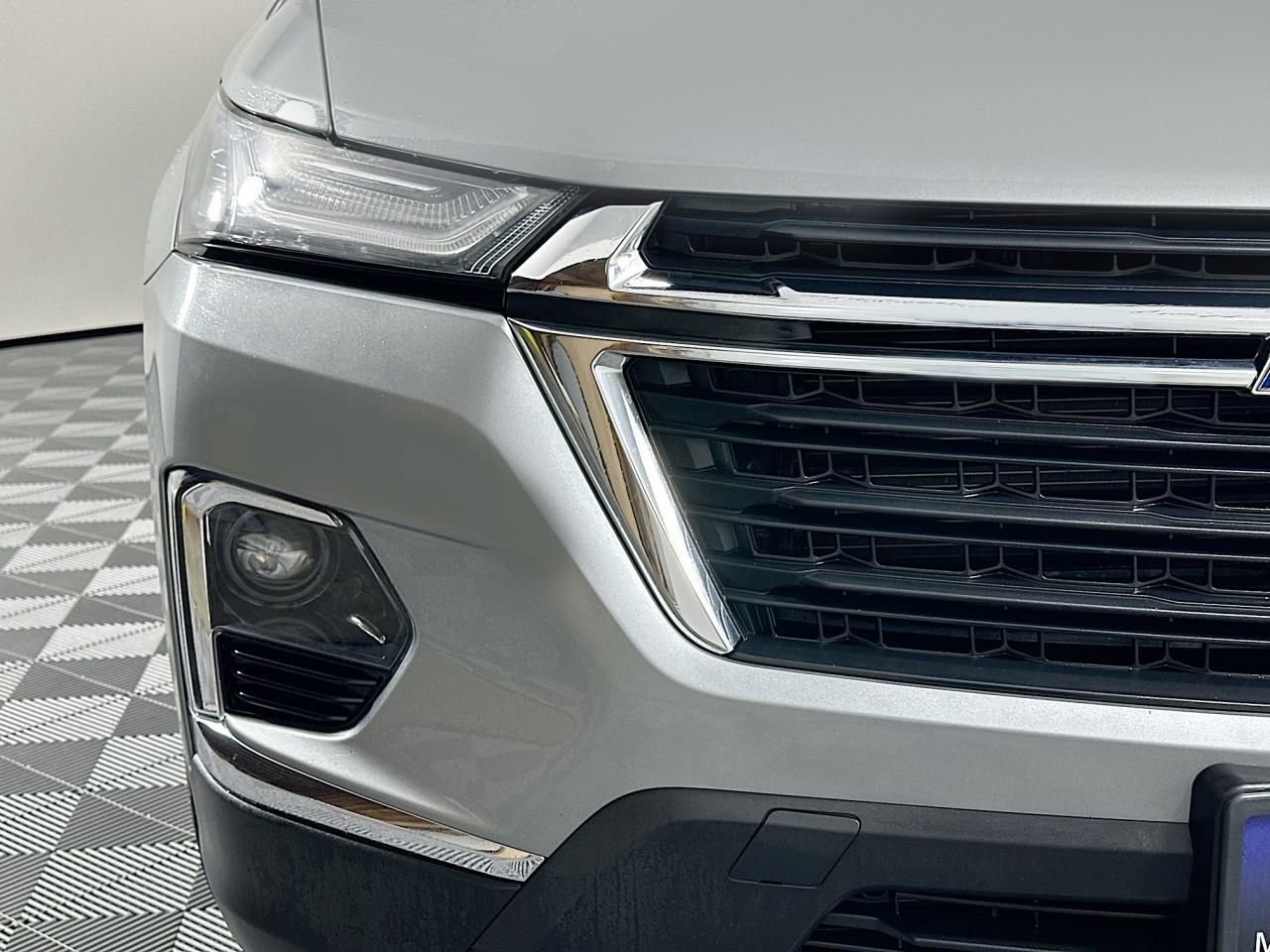 Used 2023 Chevrolet Traverse LS image 5