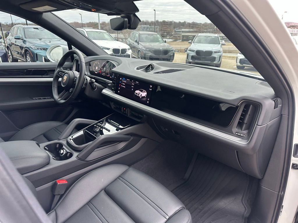 Used 2025 Porsche Cayenne Coupe image 19
