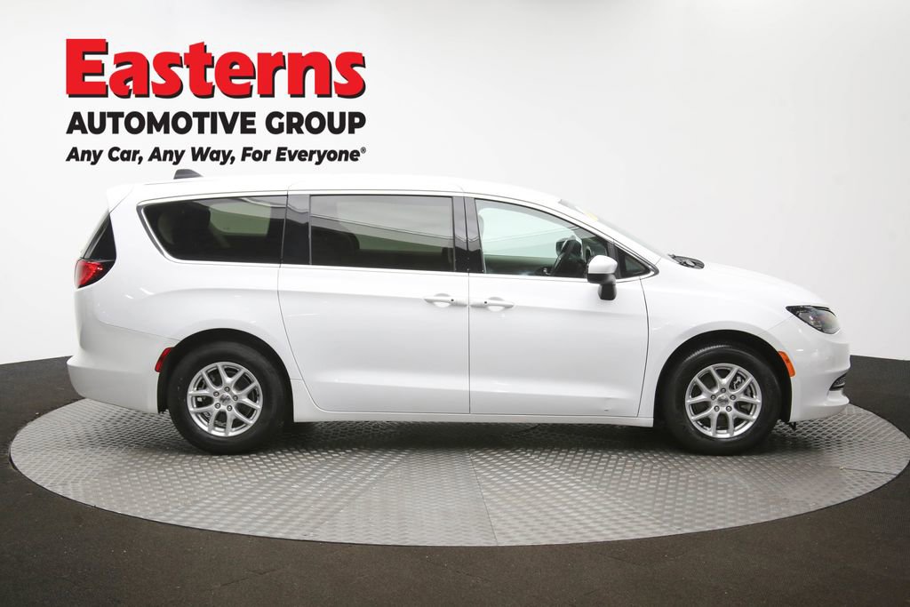 Used 2022 Chrysler Voyager LX image 42
