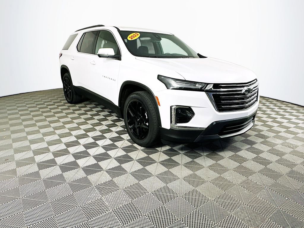 Used 2022 Chevrolet Traverse LT image 2