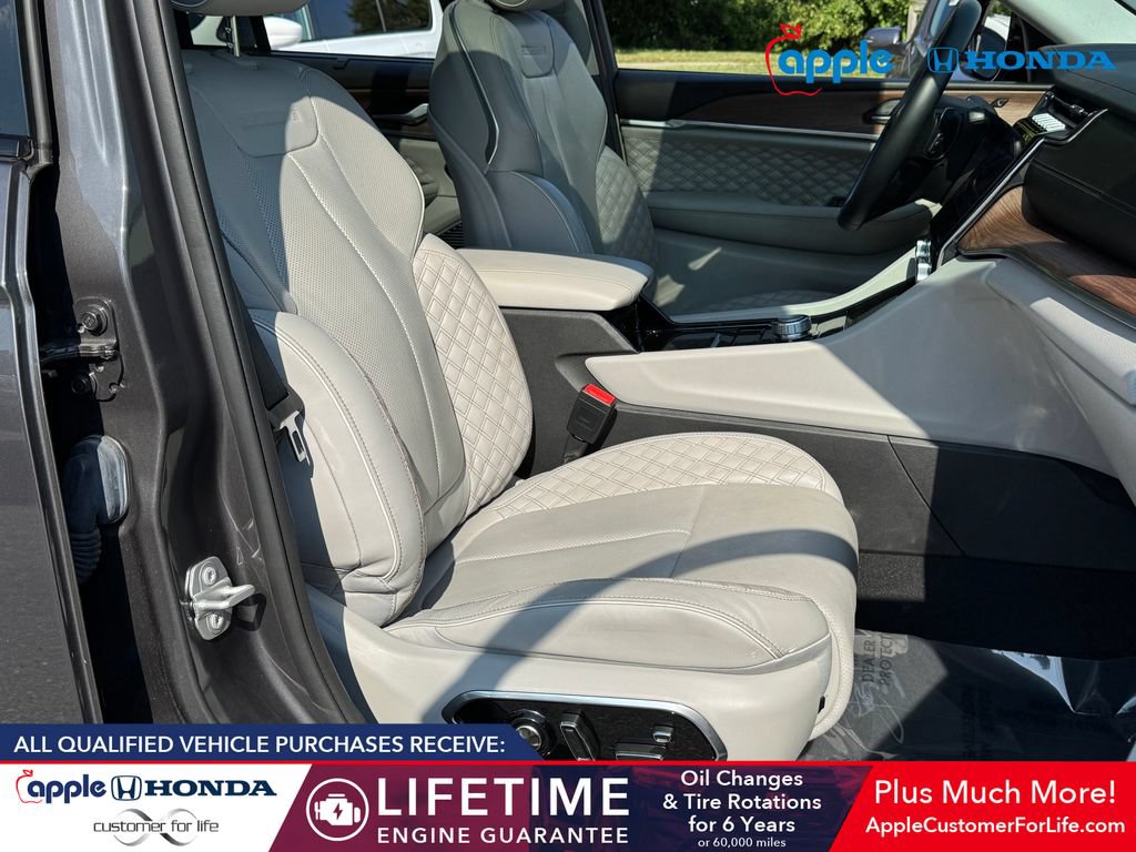 Used 2022 Jeep Grand Cherokee Summit w/ Advanced Protech Group IV AWD/4WD image 22