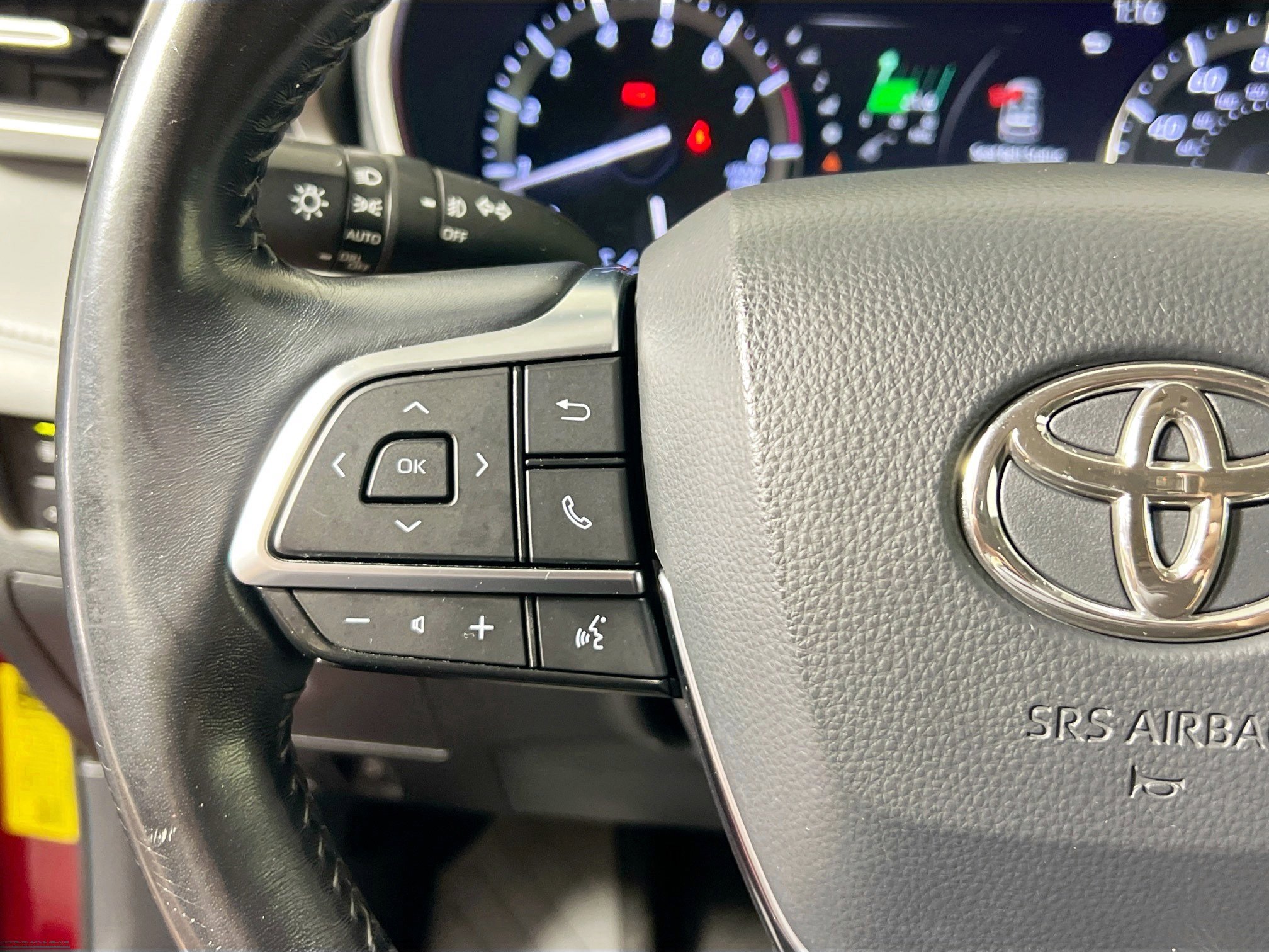 Used 2020 Toyota Highlander XLE image 18