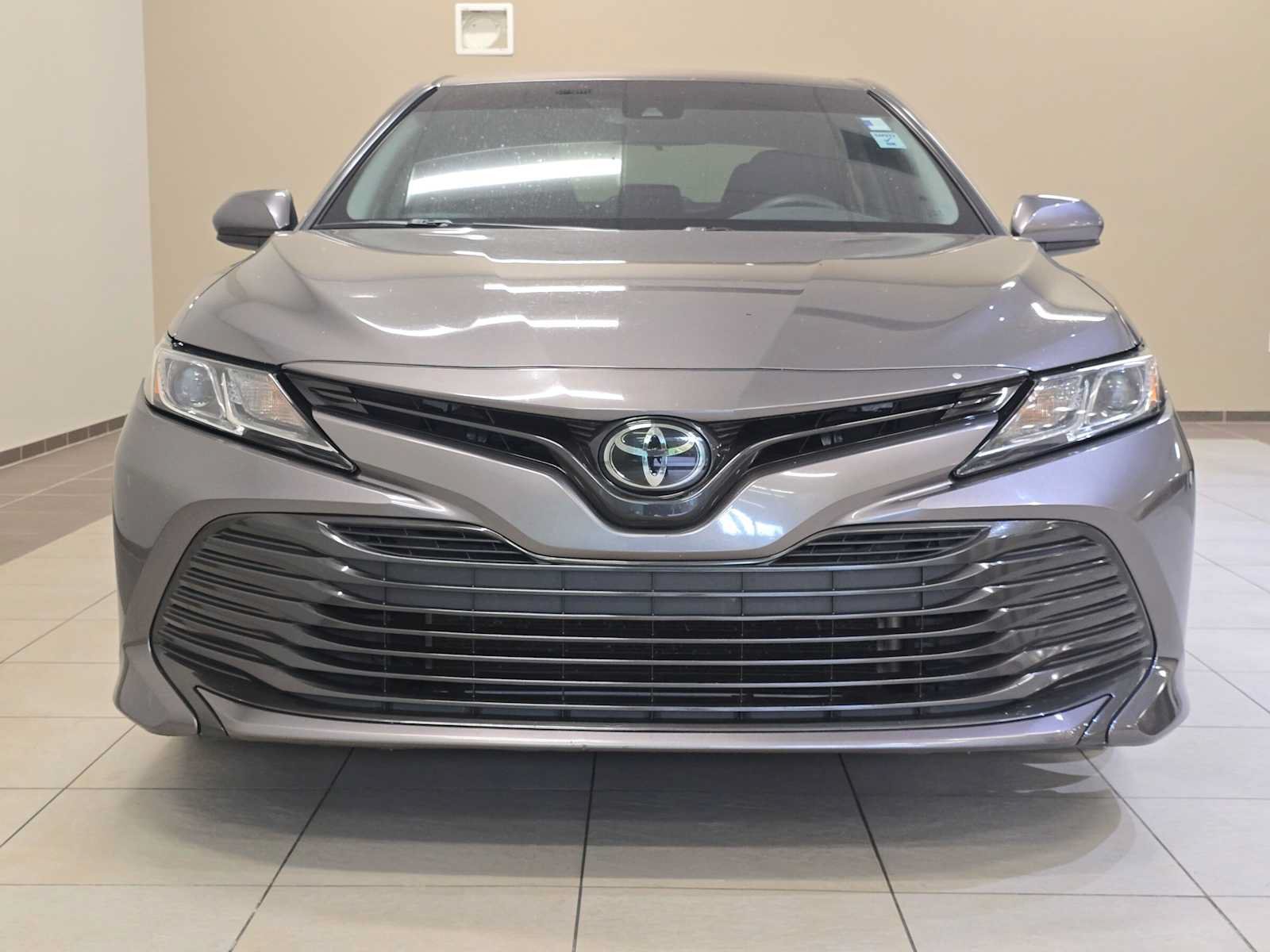Used 2018 Toyota Camry LE FWD image 6