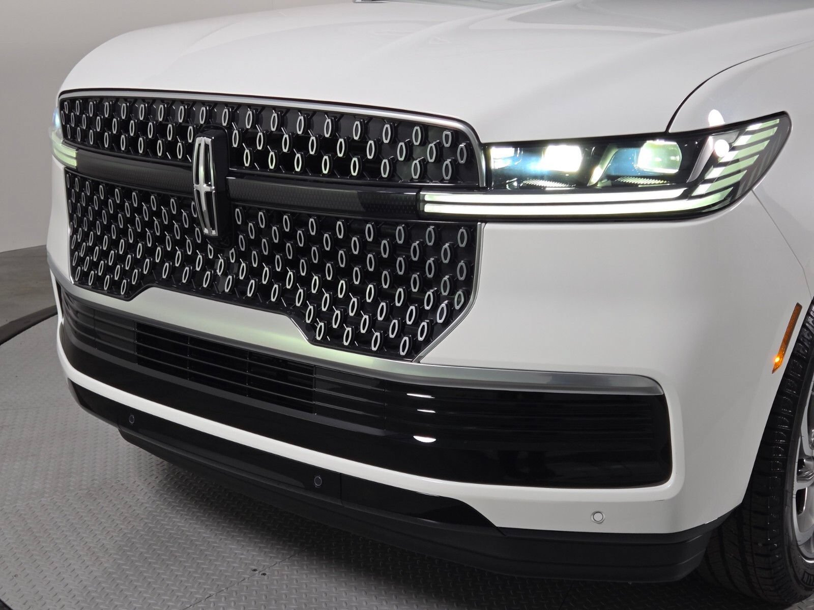 New 2027 Lincoln Navigator Premiere RWD image 10