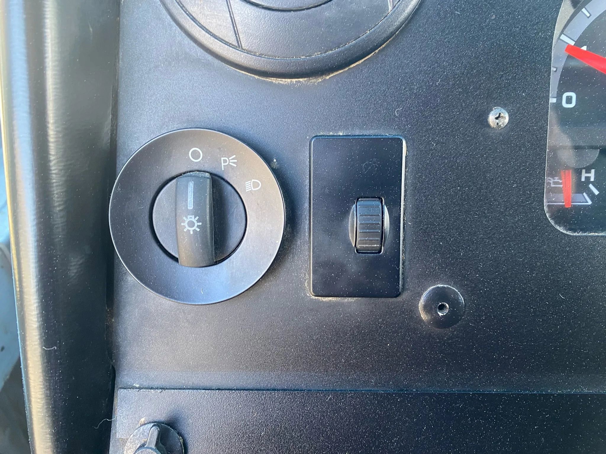 Used 2012 Ford E-350 and Econoline 350 Super Duty w/ Air Conditioning Prep Pkg RWD image 13