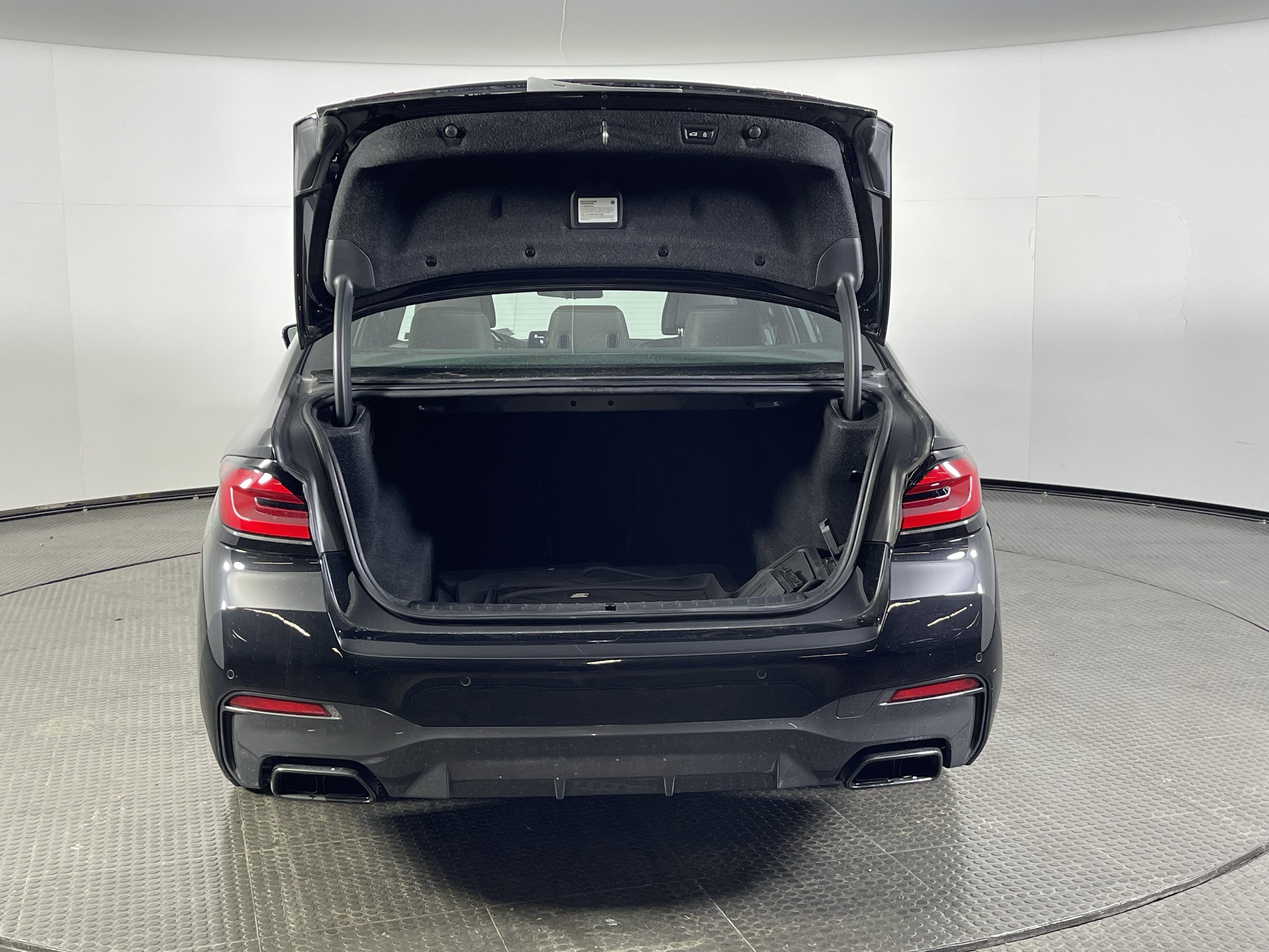 Certified 2023 BMW M550i xDrive w/ Dynamic Handling Package image 8