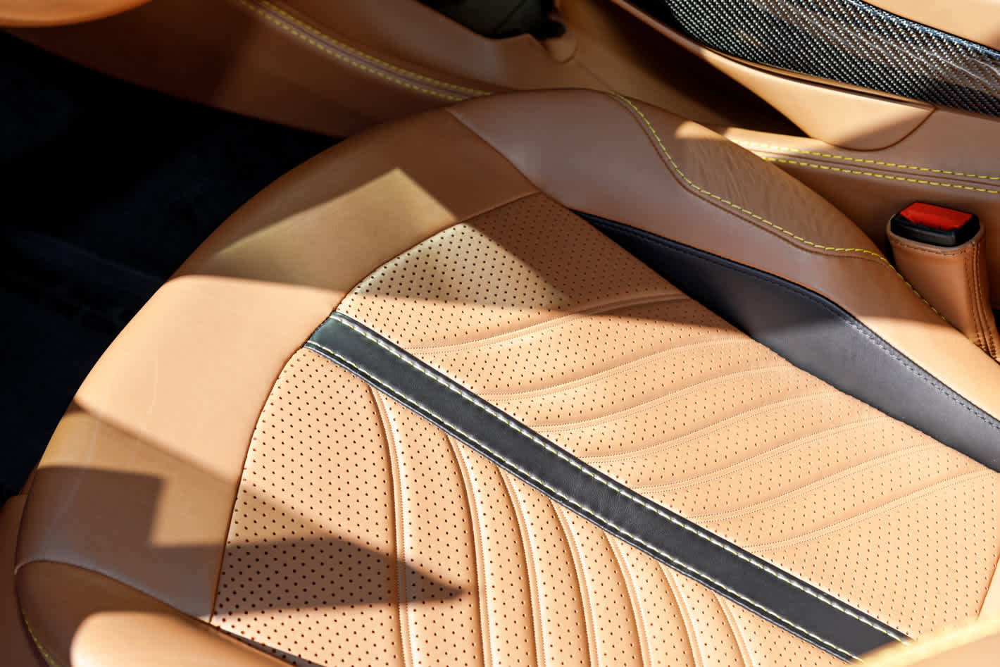 Used 2023 Aston Martin DBX 707 image 45