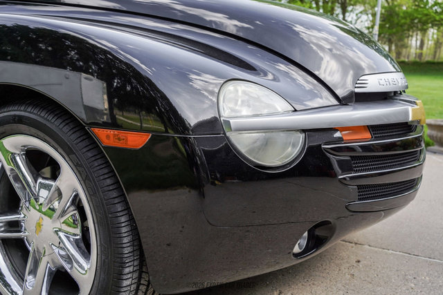 Used 2005 Chevrolet SSR w/ Preferred Equipment Group RWD image 53