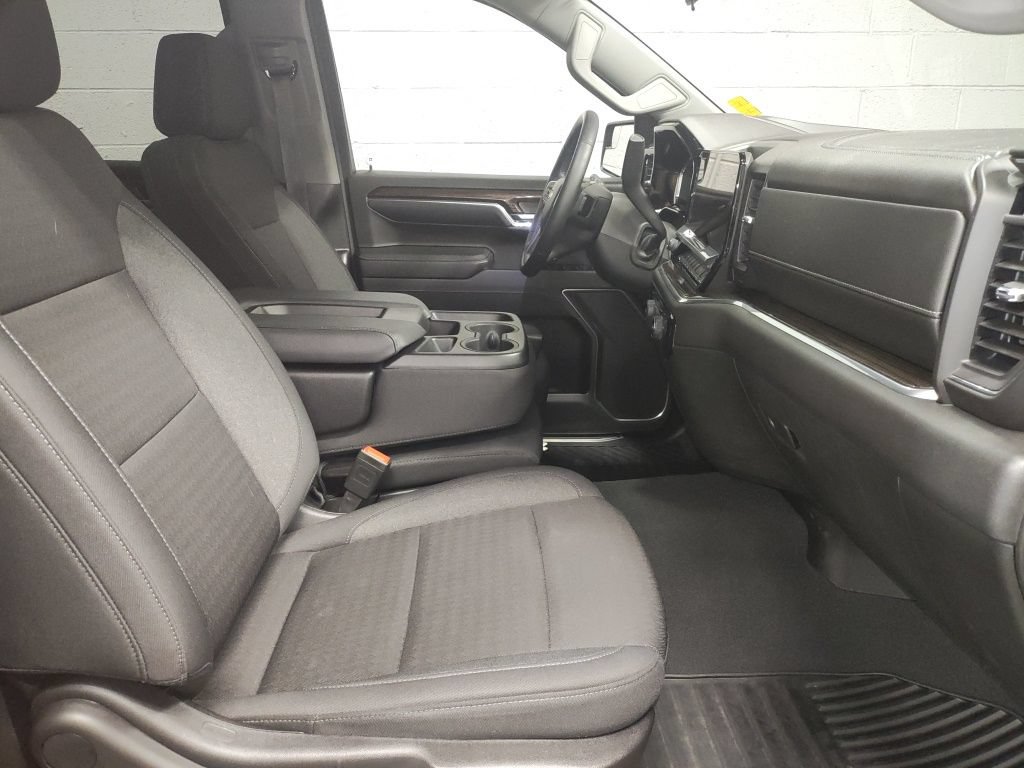 Used 2024 Chevrolet Silverado 1500 LT AWD/4WD image 7