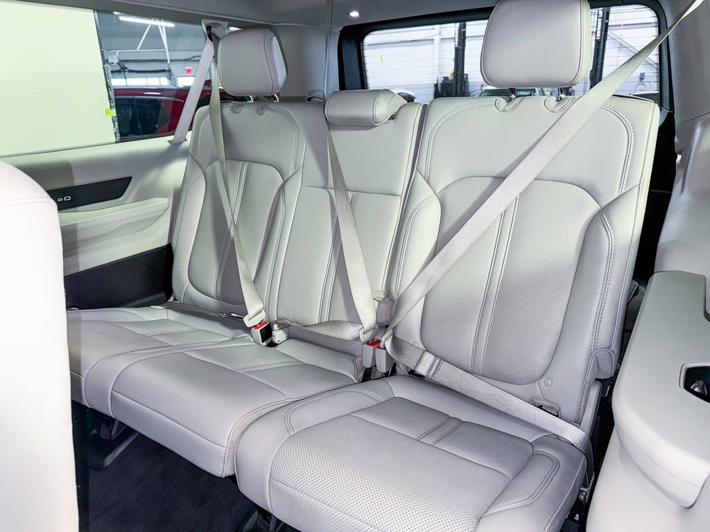 Used 2024 Jeep Wagoneer L Series III w/ Flexible Seating Group AWD/4WD image 38