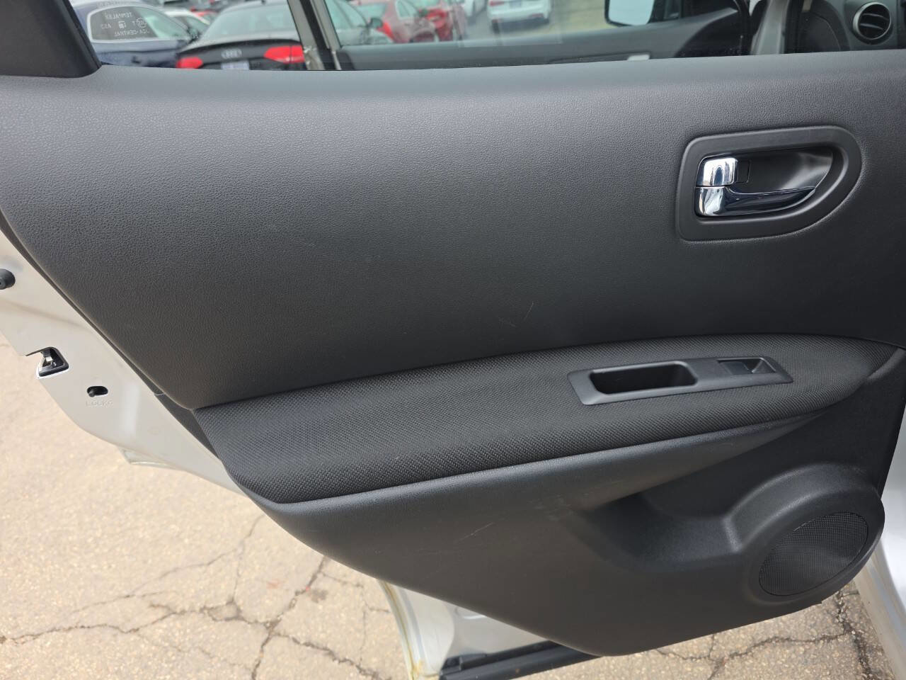 Used 2011 Nissan Rogue SV w/ Premium Pkg image 10