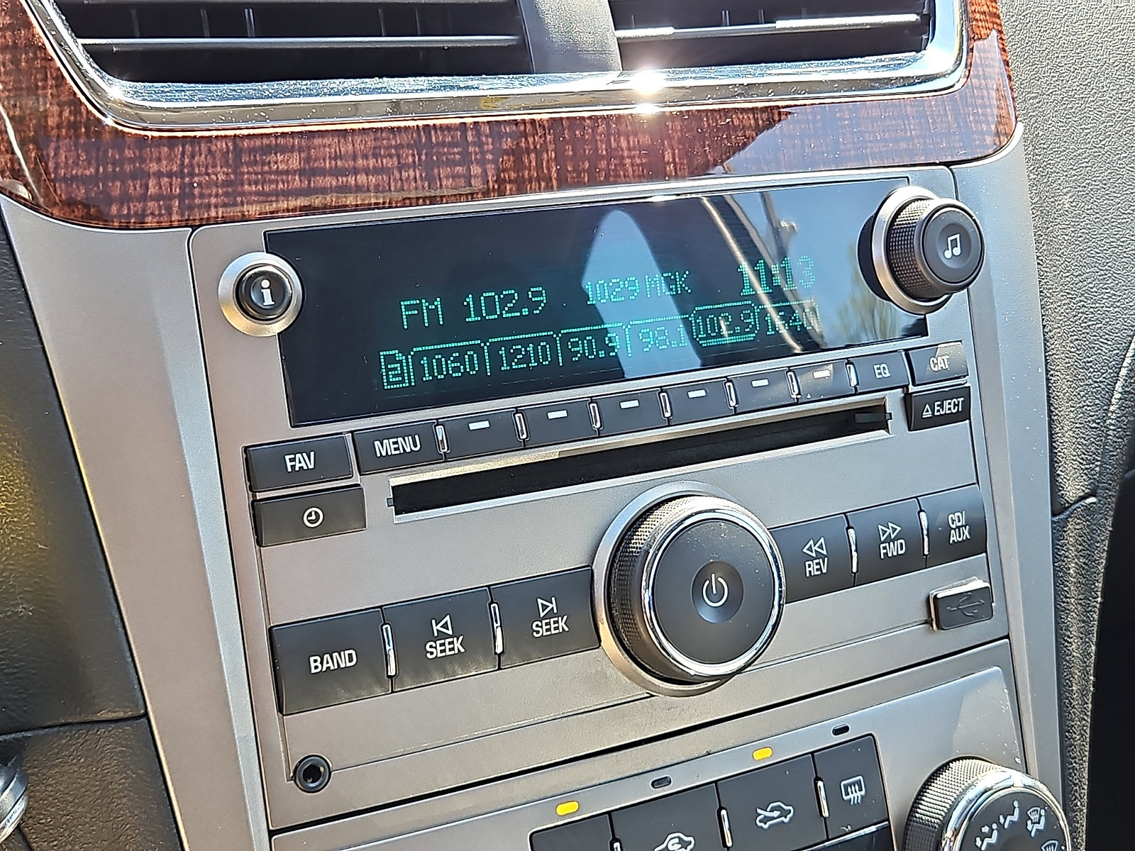 Used 2011 Chevrolet Malibu LTZ w/ HFV6 Engine Package image 17