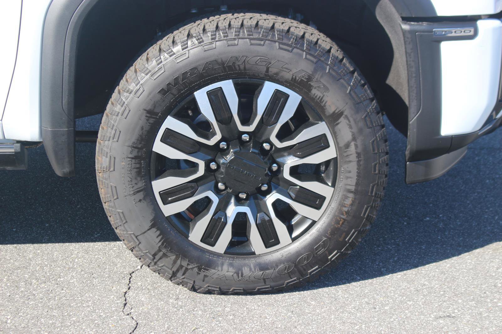 New 2026 GMC Sierra 2500 Denali Ultimate image 9