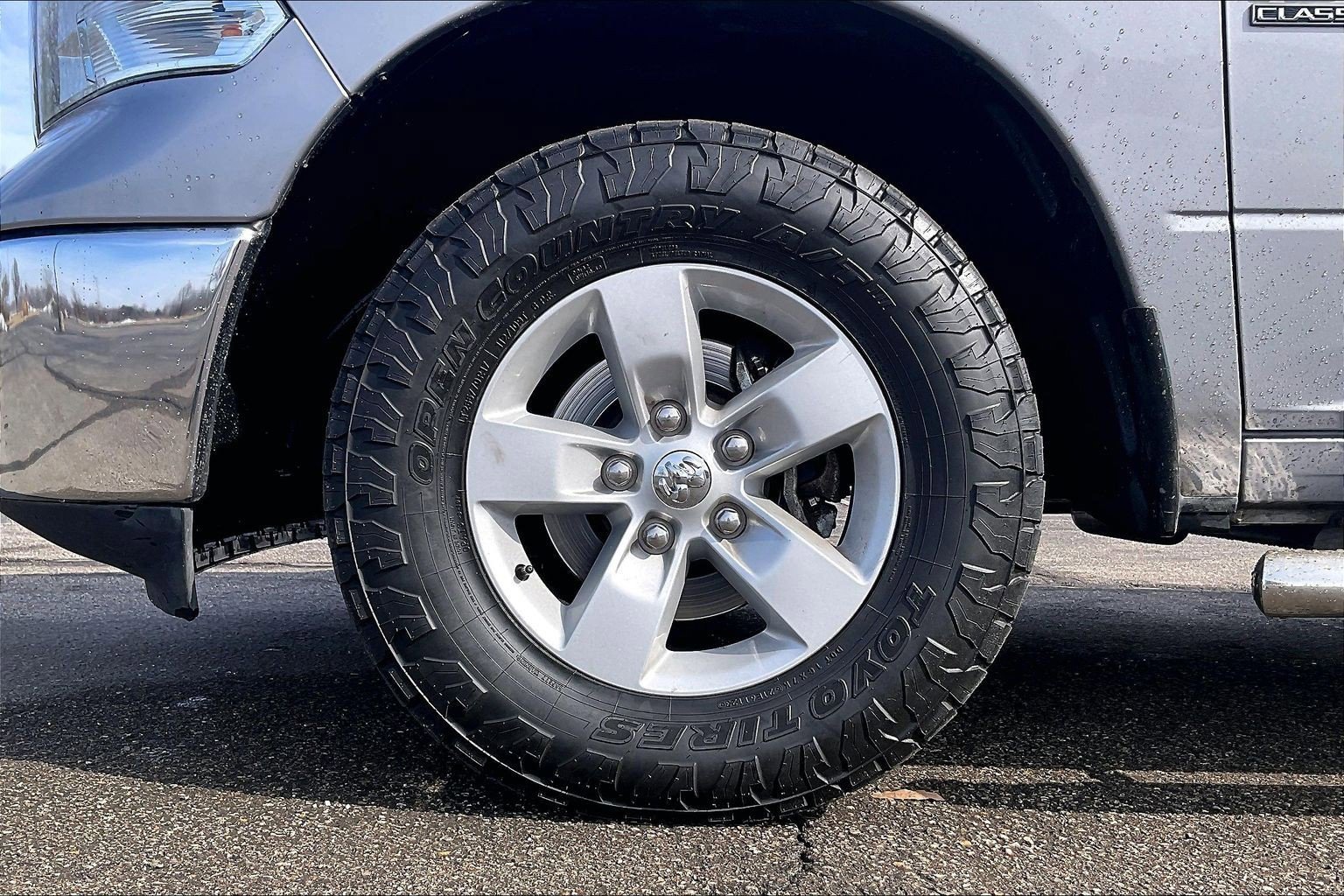 Used 2019 RAM 1500 Classic SLT w/ Luxury Group image 9