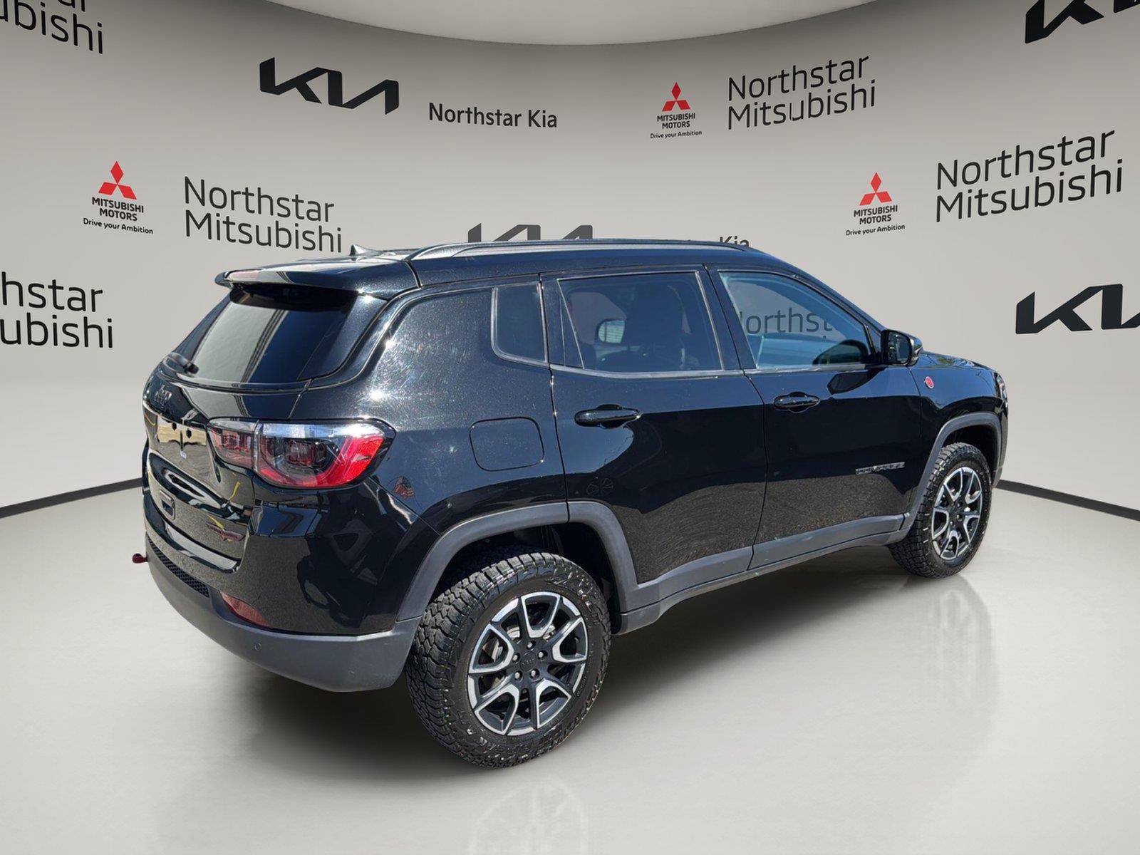 Used 2024 Jeep Compass Trailhawk AWD/4WD image 6