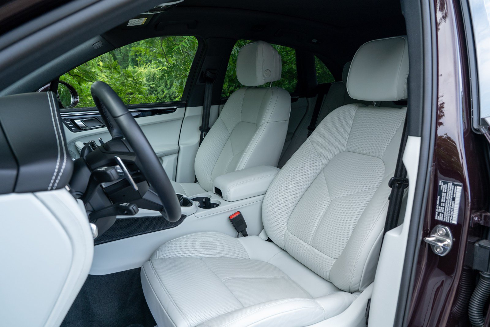 Certified 2026 Porsche Macan AWD/4WD image 5