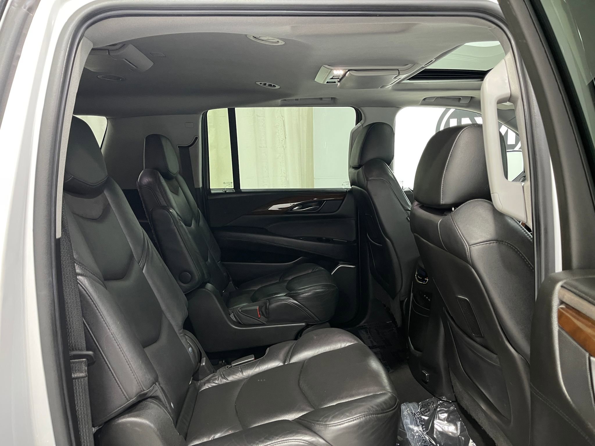 Used 2020 Cadillac Escalade ESV Premium Luxury AWD/4WD image 33