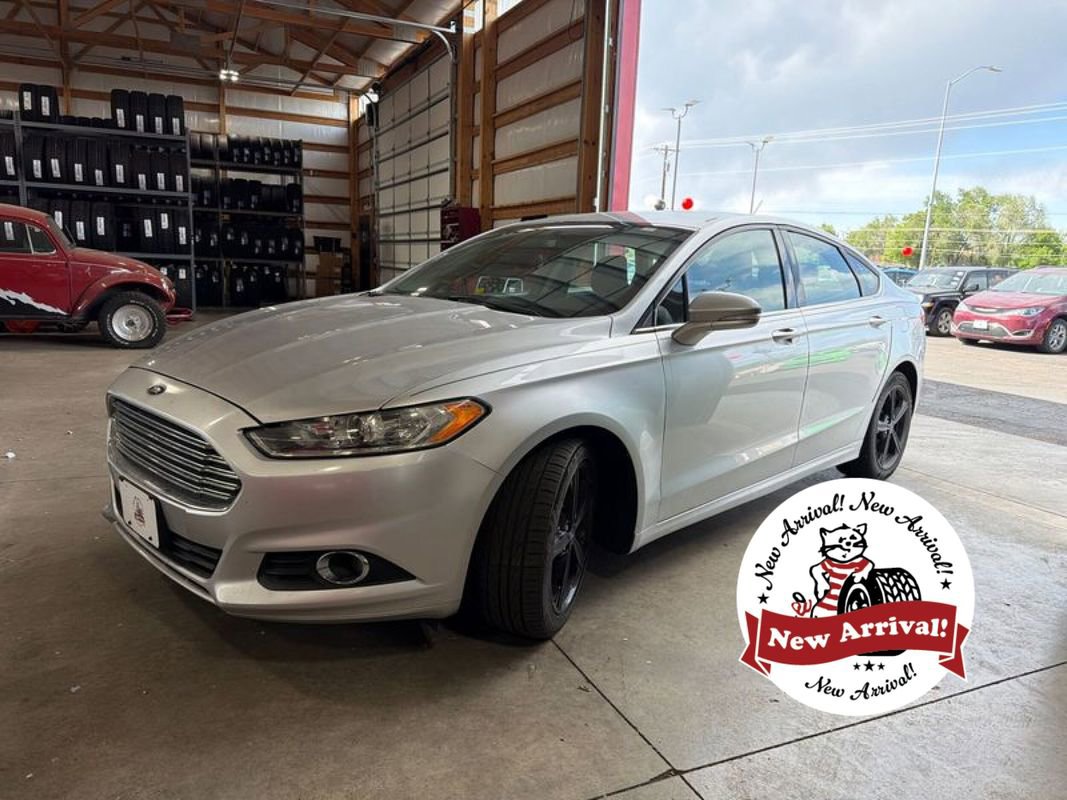 Used 2016 Ford Fusion SE FWD image 1
