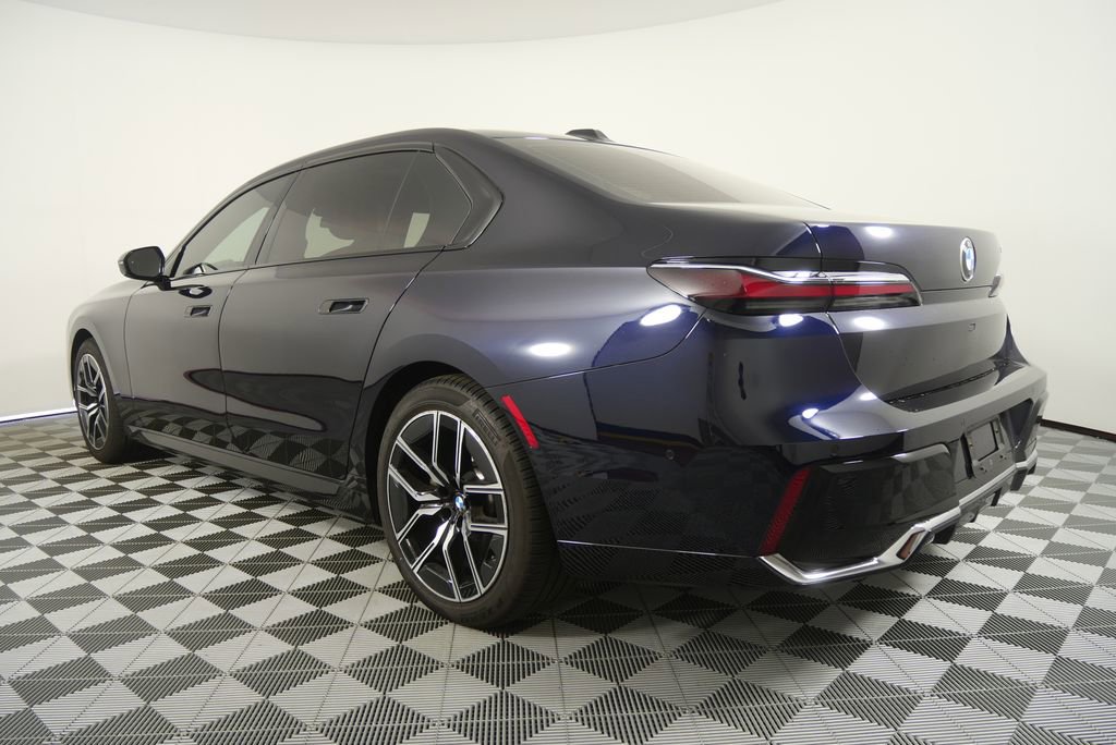 Certified 2023 BMW 740i w/ Parking Assistance Package image 5